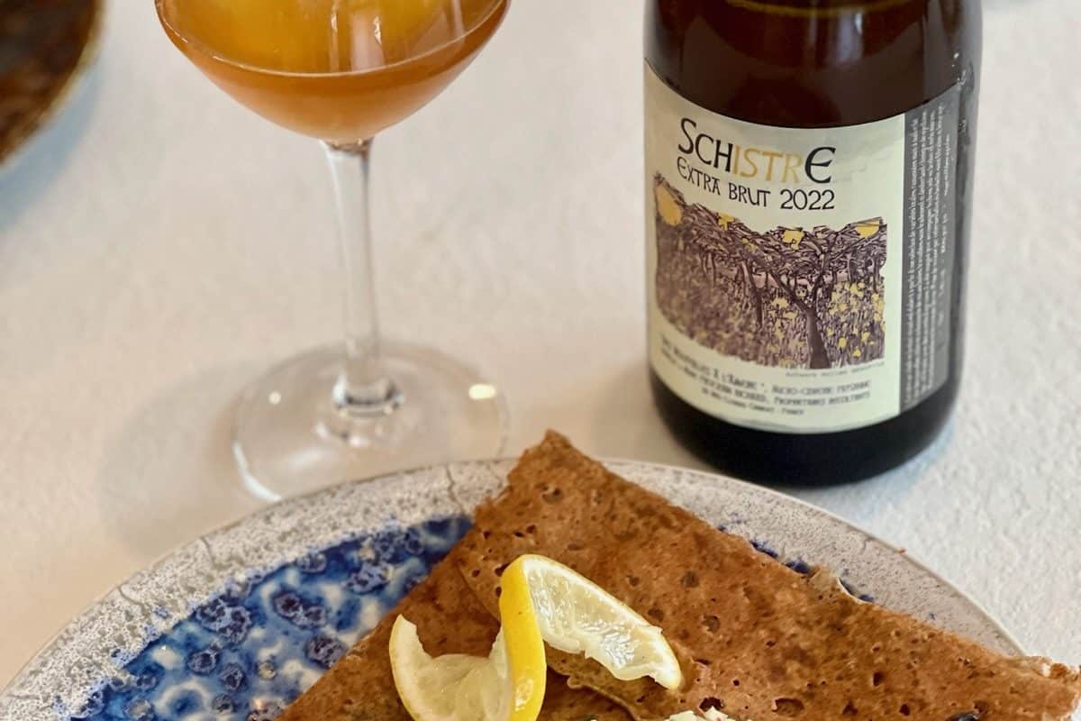 Galette de sarrasin au maquereau fumé, fenouil cru, pommes Granny Smith, avec cidre Schistre – CRÊPERIE Le Nazaire à Saint-Nazaire