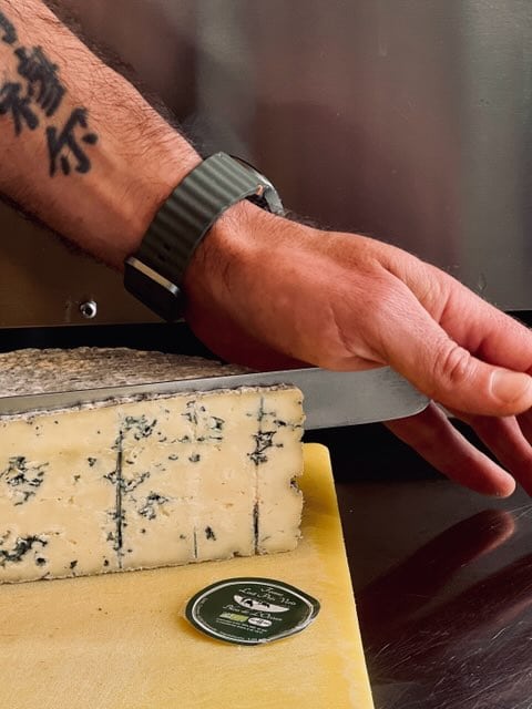 Fromage Bleu de l’Océan, spécialité de Guérande utilisée dans nos galettes et crêpes à Saint-Nazaire