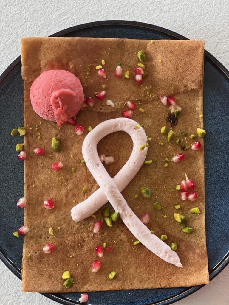 Crêpe ruban rose Octobre Rose à la Crêperie Le Nazaire, menu solidaire à Saint-Nazaire