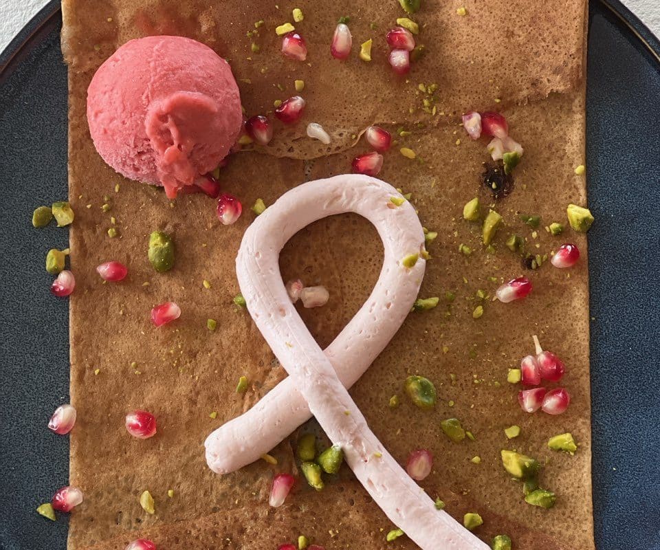 Crêpe ruban rose Octobre Rose à la Crêperie Le Nazaire, menu solidaire à Saint-Nazaire
